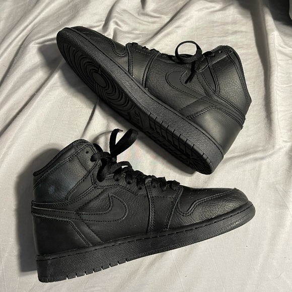 Jordan 1 retros - Picture 2 of 6